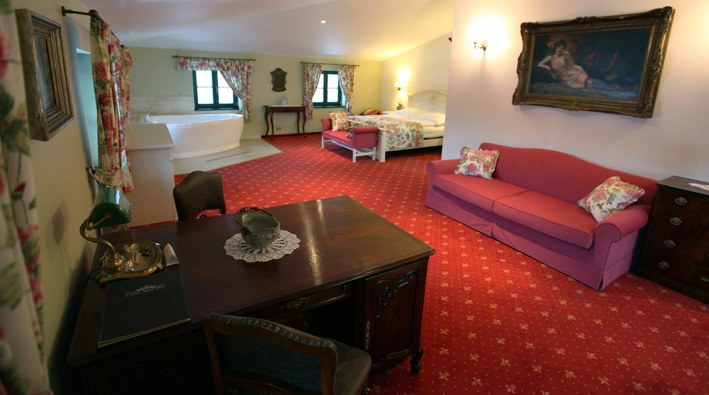 Boutique Hotel Pri Mlyne Lozorno Quarto foto